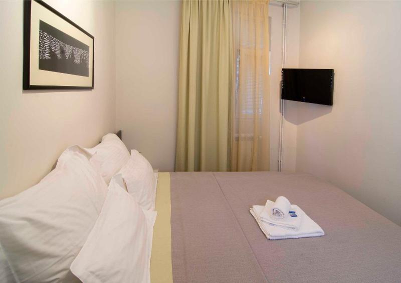Double Room image 3