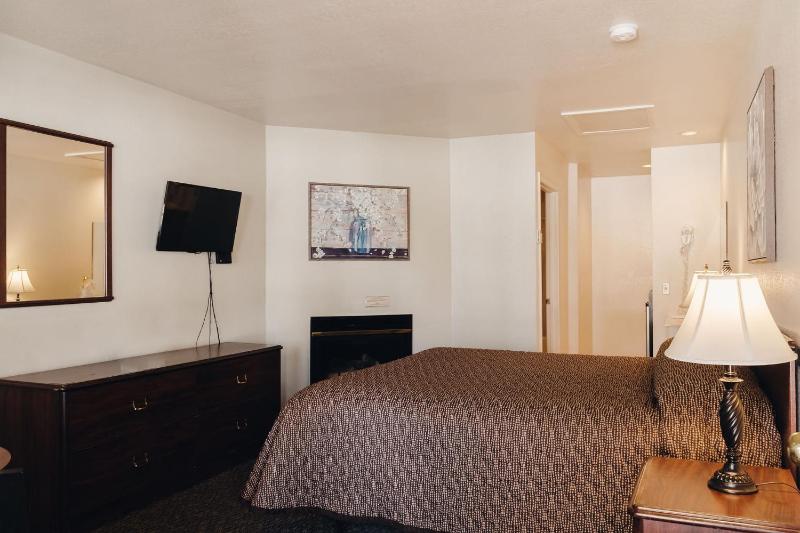 Vintage Lakeside Inn - image 50