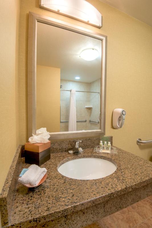 King Room - Mobility Access/Hearing Accessible image 2