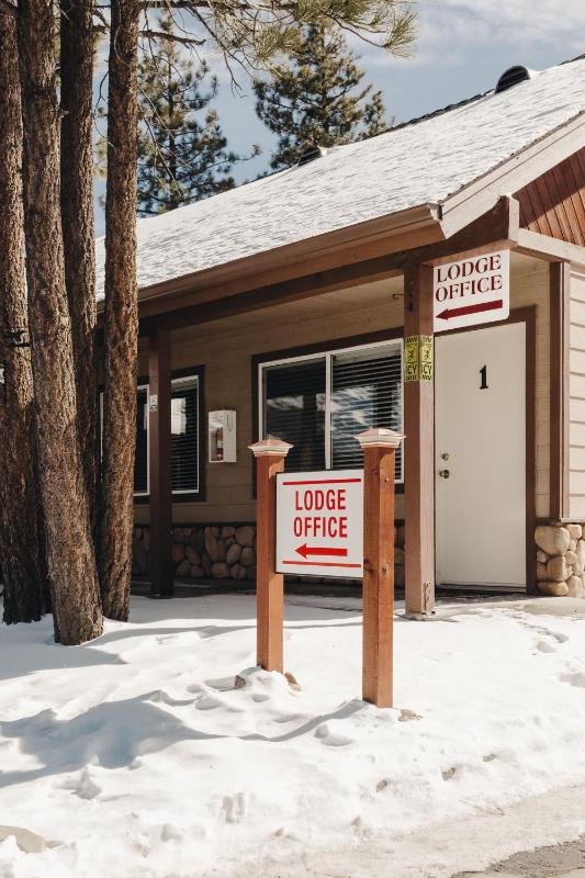 Vintage Lakeside Inn - image 10