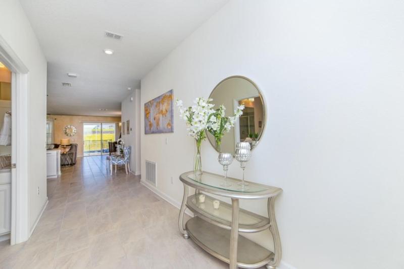 Nine-Bedroom House image 2
