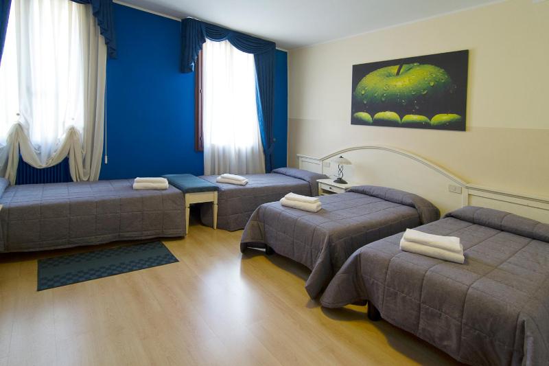 Quadruple Room image 1