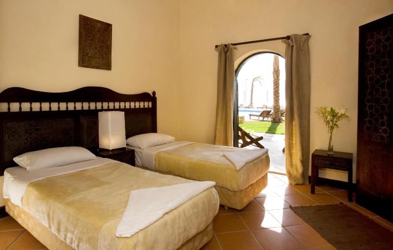 Standard Twin Room image 1