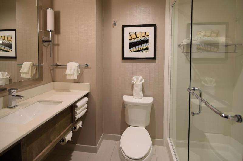Standard King Room image 1