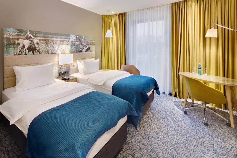 Standard Twin Room image 4