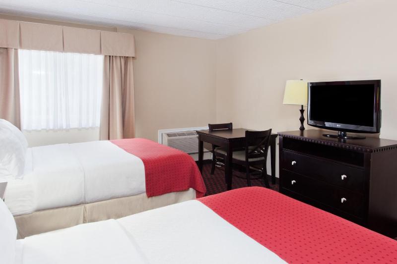 Queen Room with Two Queen Beds - Disability Access with roll-in shower/Non-Smoking image 3