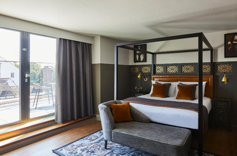 Deluxe Premium King Room with Balcony image 3