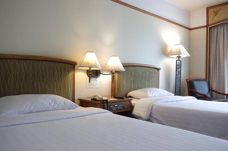 Superior Twin Room image 3