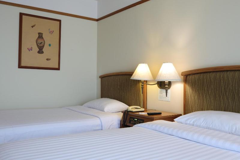 Superior Twin Room image 1