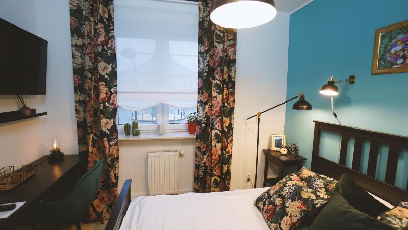 Single Room with Private Bathroom image 3
