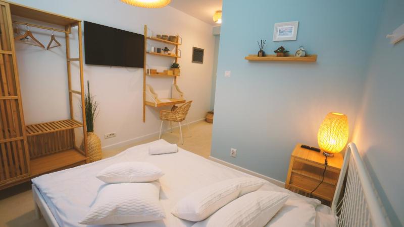 Single Room with Private Bathroom image 4
