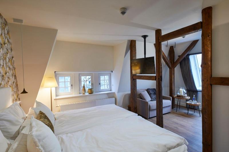 Deluxe Double Room image 3