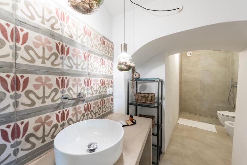 Standard King Room image 1