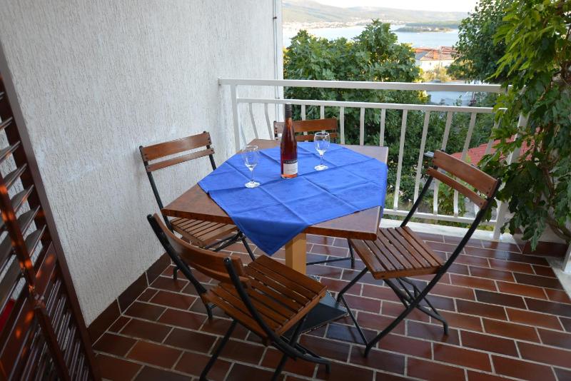 One-Bedroom Apartment image 3