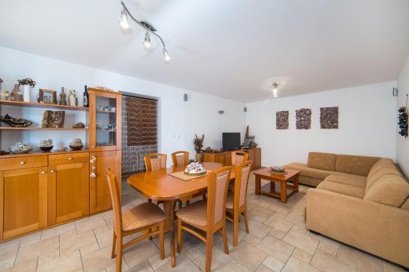 Three Bedroom Apartment with Sea View image 3