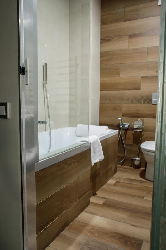 Deluxe Double Room image 4