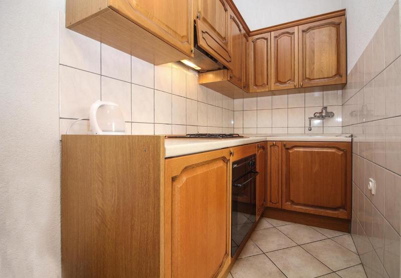 One-Bedroom Apartment with Terrace and Sea View image 3