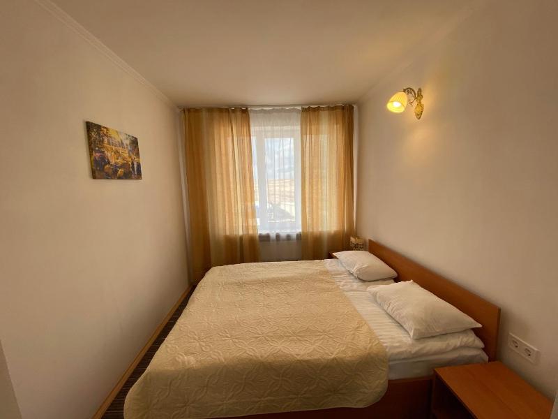 Double Room with Extra Bed image 4