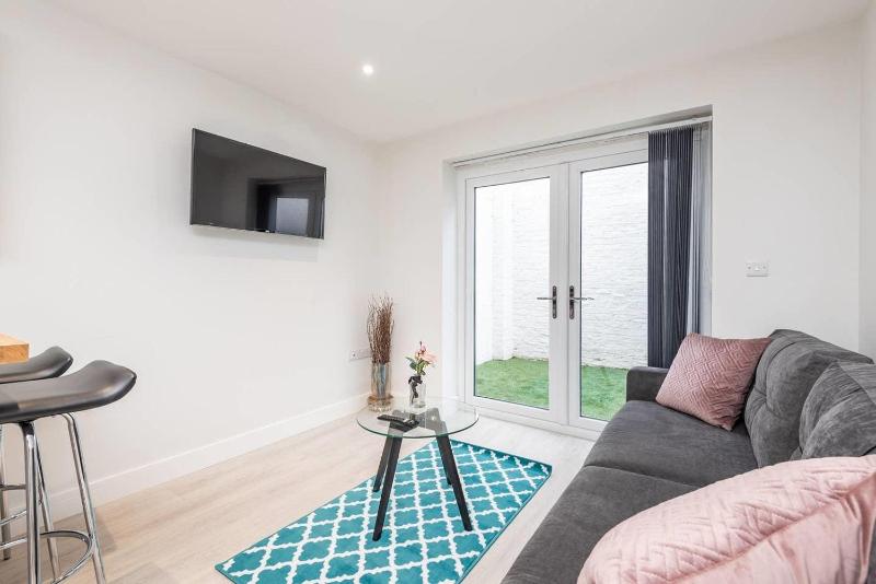 One-Bedroom Apartment image 1