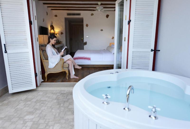 Premium Room Side Sea View with Jacuzzi image 4