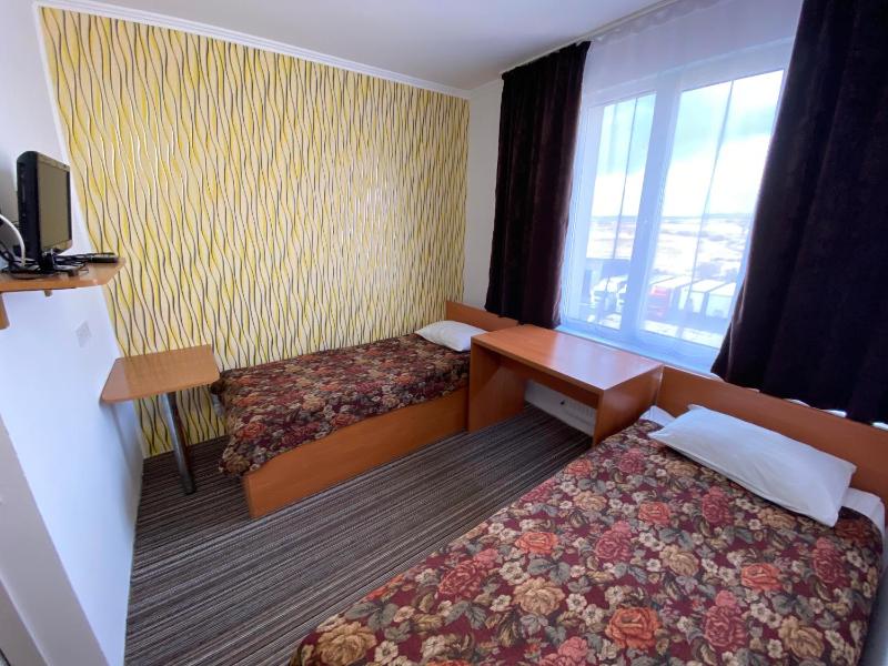 Twin Room image 3