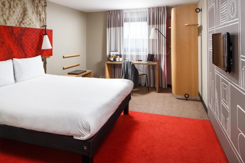 Double or Twin Room image 3