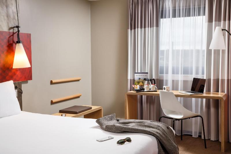 Double or Twin Room image 4