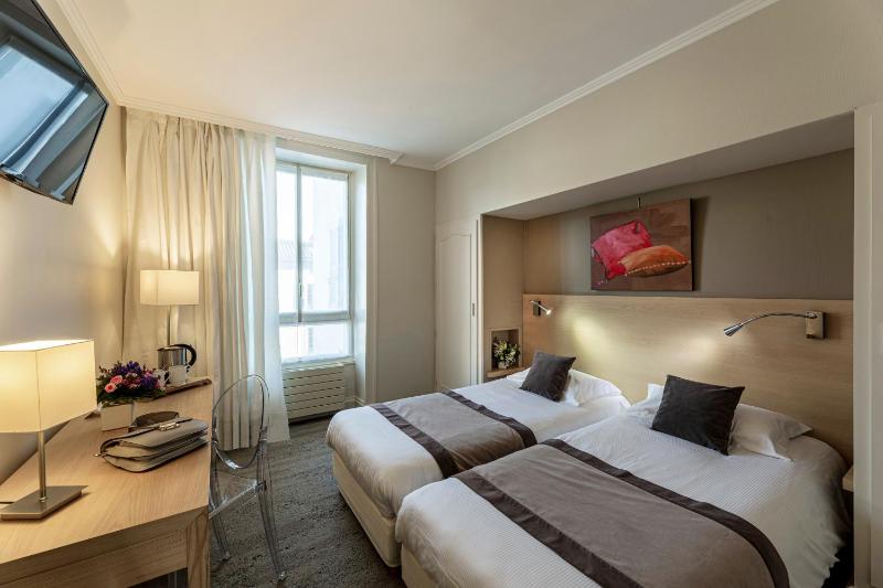 Superior Double or Twin Room image 4