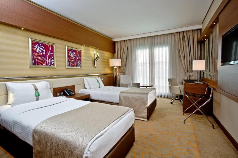 Standard Twin Room image 2