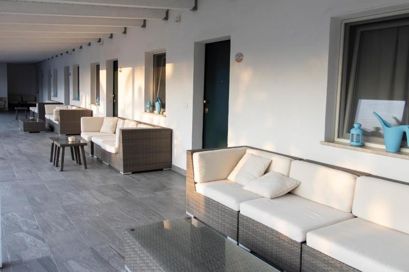 Deluxe Double or Twin Room with Garden View image 1