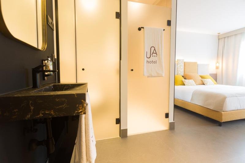 Superior Double Room image 2
