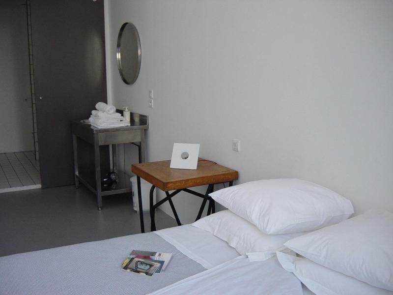 Double Room image 3