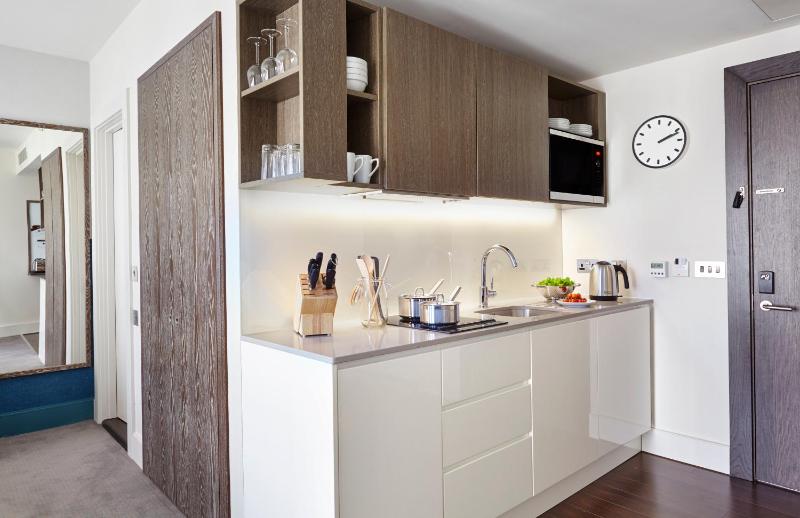 Standard Suite image 4