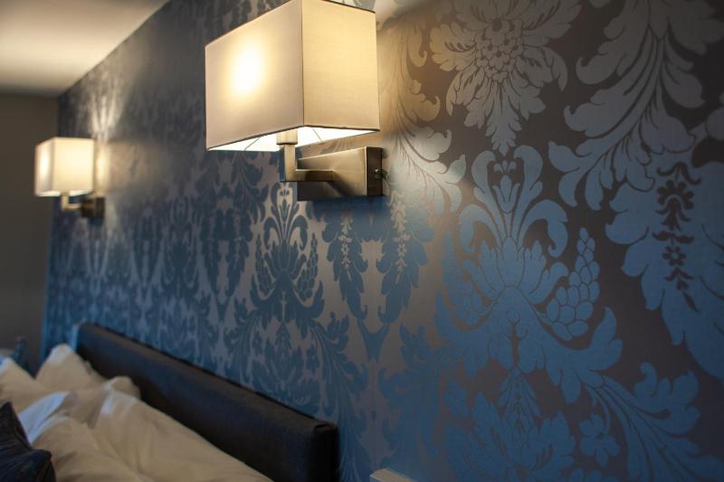 Classic Quadruple Room image 3