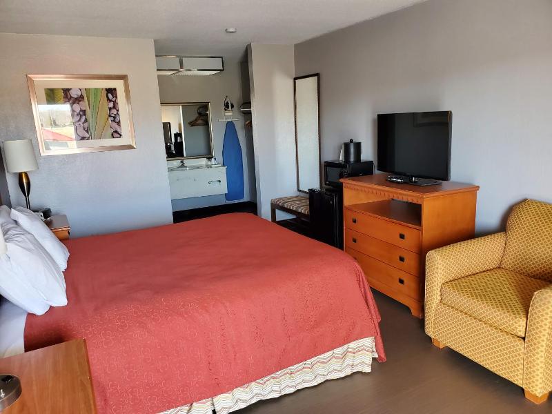 King Room image 3