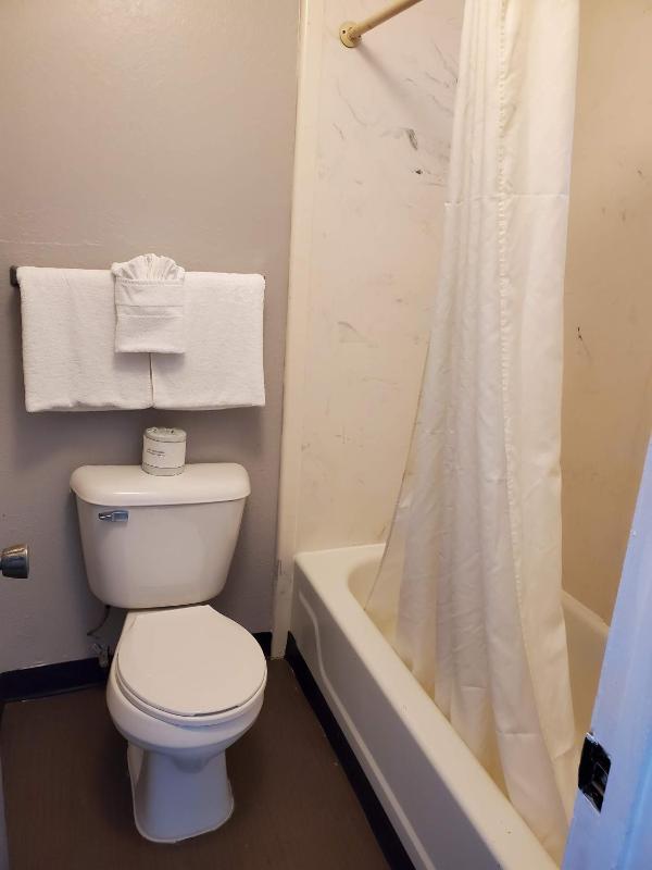 King Room image 3