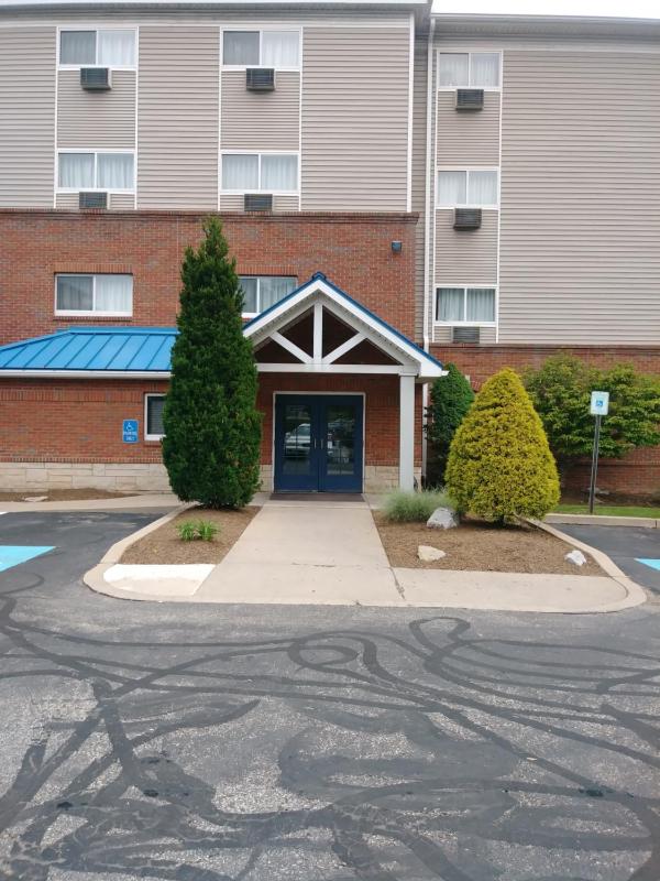 InTown Suites Extended Stay Pittsburgh PA - image 4