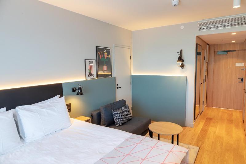Standard Queen Room with Sofa Bed image 4