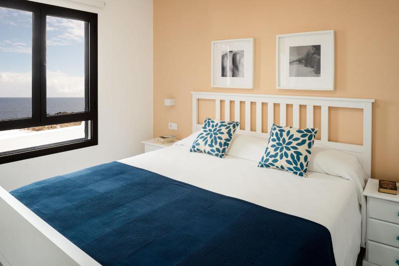 One-Bedroom Apartment image 3