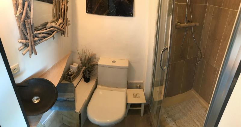 Standard Double Room image 4