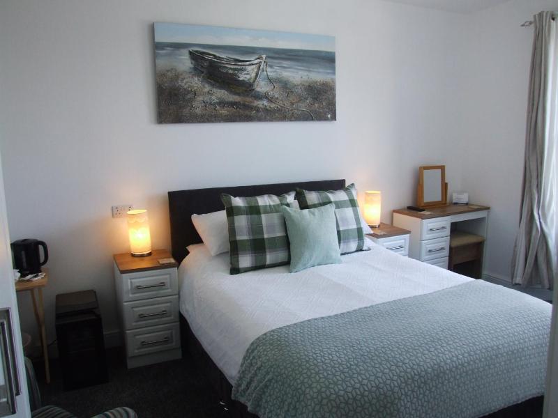 Deluxe King Room image 3