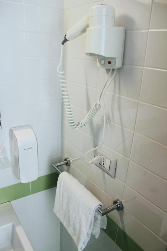 Deluxe Double or Twin Room image 3