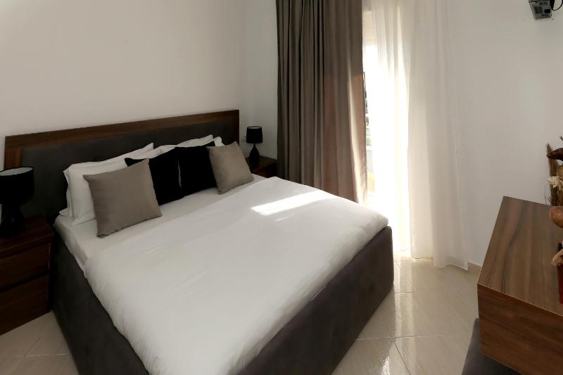 Double Room with Balcony image 2