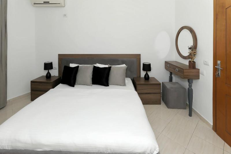 Double Room with Balcony image 3