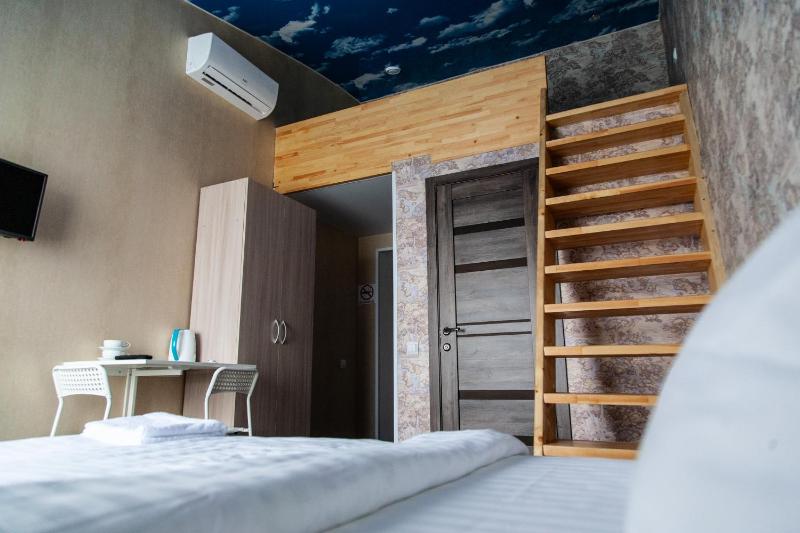 Double Room with Extra Bed image 1