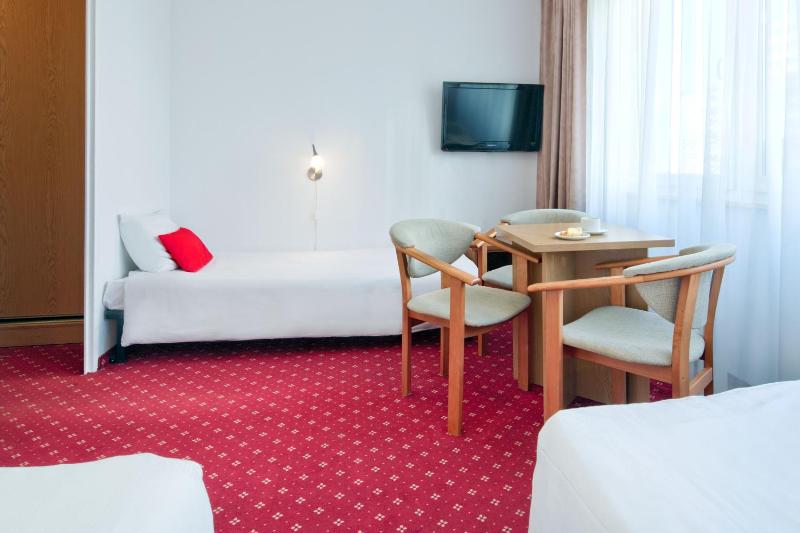 Standard Plus Triple Room image 3
