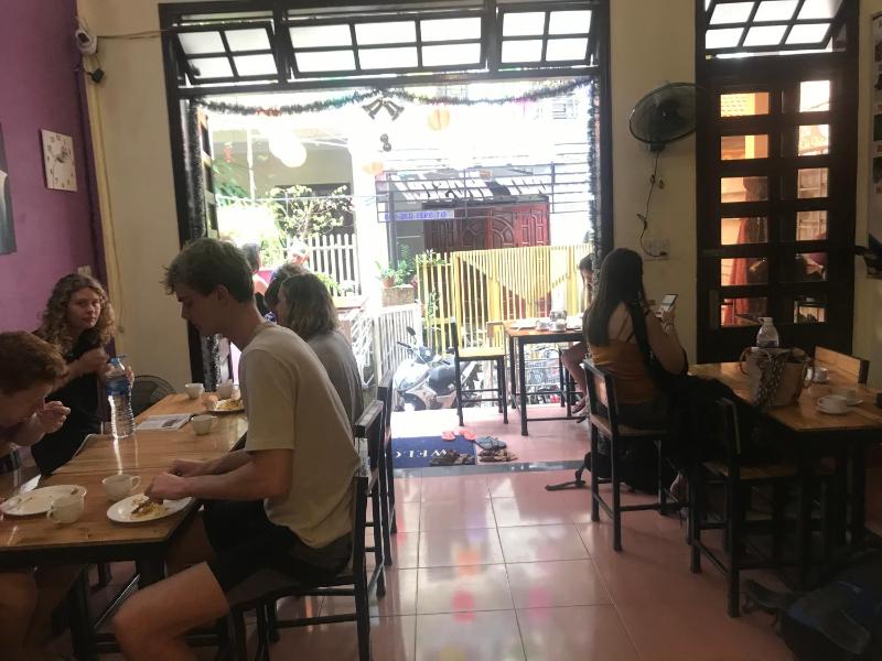 Bonjour Hostel - image 13