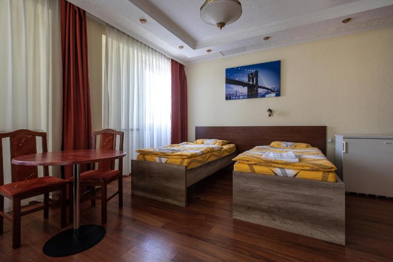 Double Room with Private Bathroom image 2