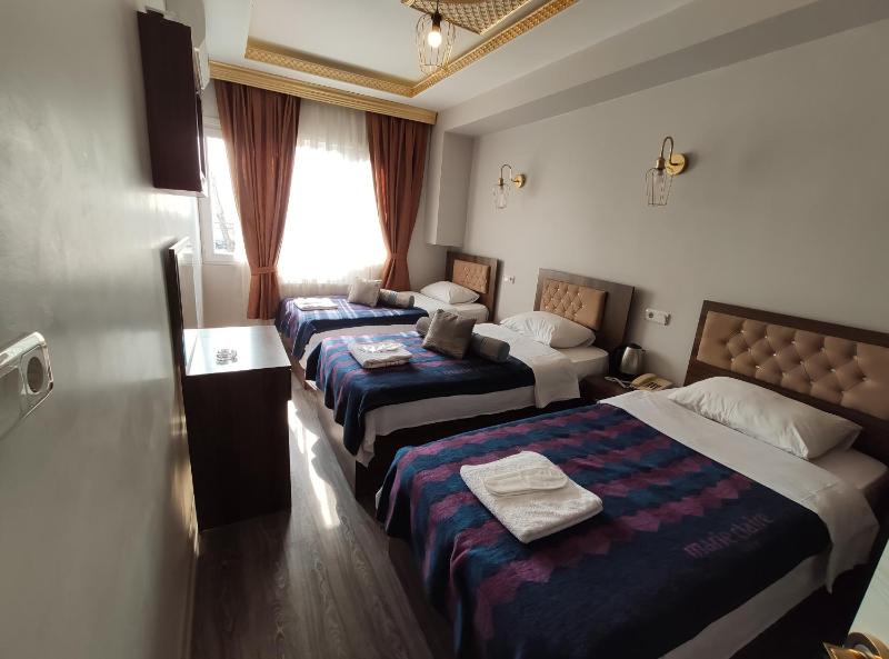 Deluxe Triple Room image 2