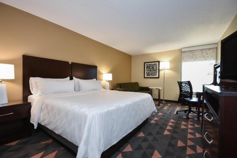 Standard King Room with Sofa Bed image 2